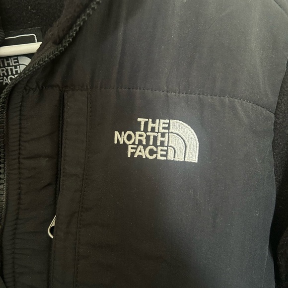The North Face Womenโs Black Denali Fleece Jacket | Size Small - Picture 3 of 4